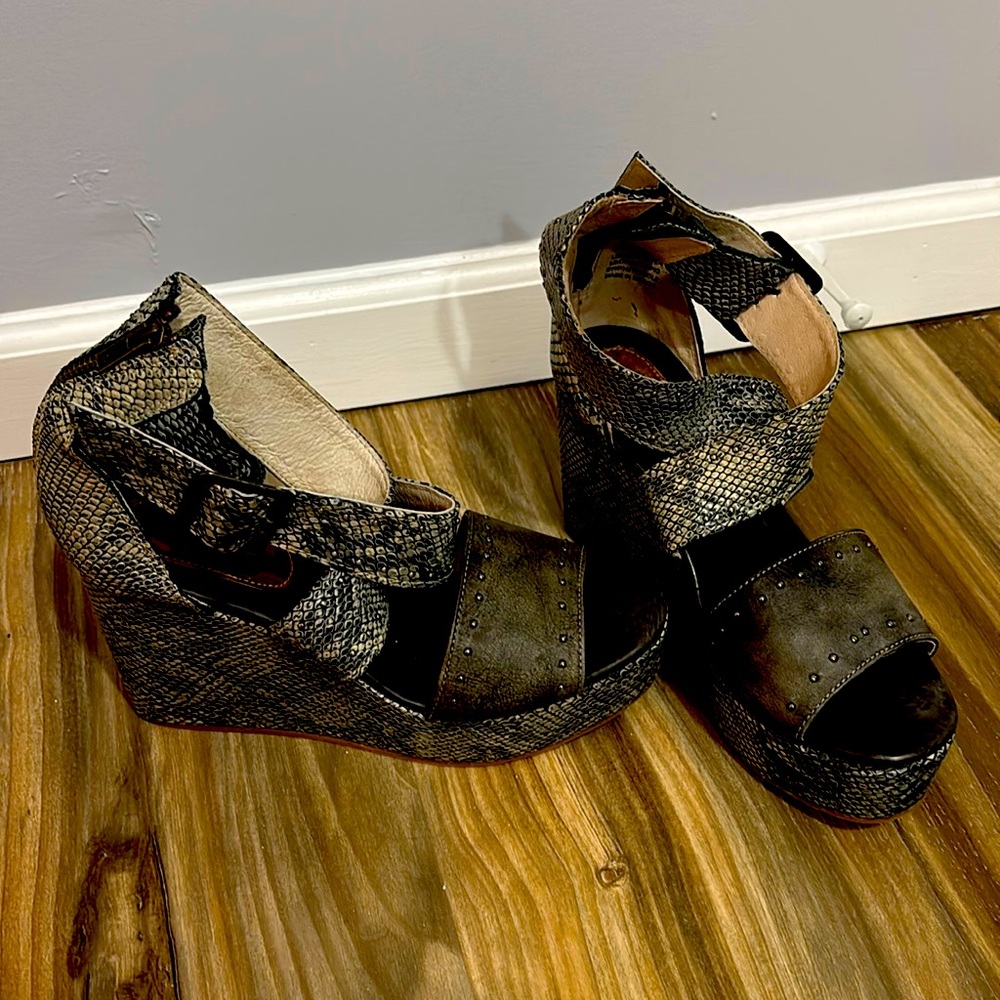 Brand new woman's size 10 Freebird leather sandals with dust bags.